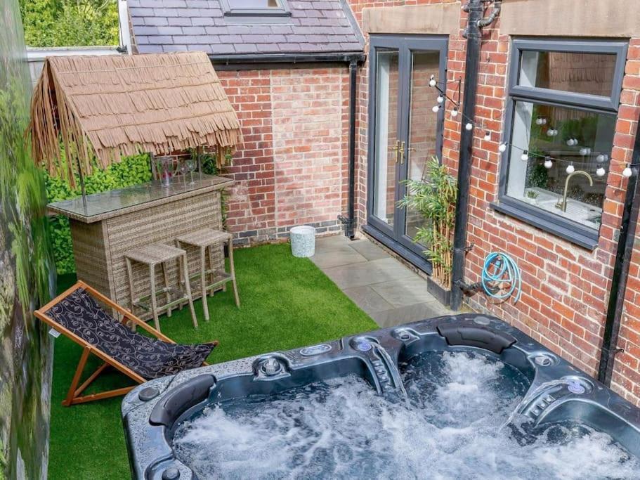 Апартаменты Dawns House Cromford, Peak District, Hot Tub, For 6 - Stunning Views Экстерьер фото