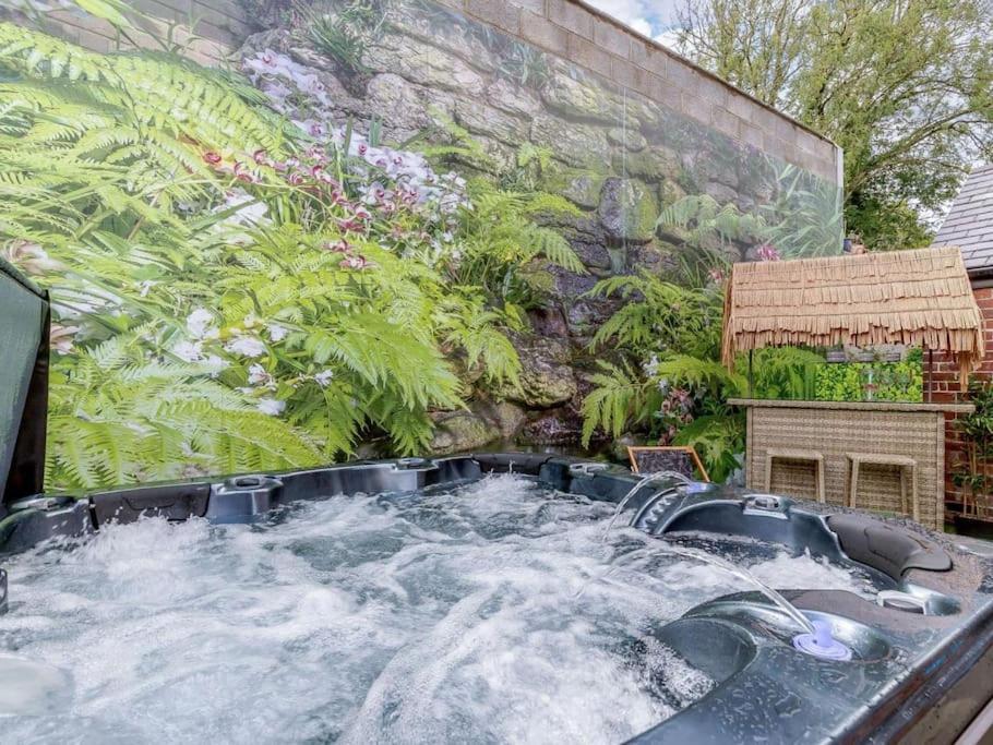 Апартаменты Dawns House Cromford, Peak District, Hot Tub, For 6 - Stunning Views Экстерьер фото